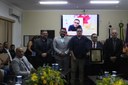 Dr. Romildo Andrade de Souza Junior entregue pelos Vereadores Eduardo Silva, Valter Camargo, Pref. Willians e Vice Marcelo Moura